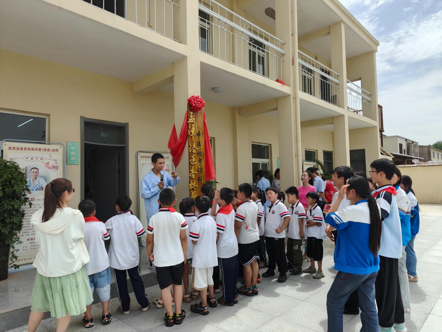 5月31日,河南省洛阳市孟津区常袋镇举办六一童趣端午系列活动,包括