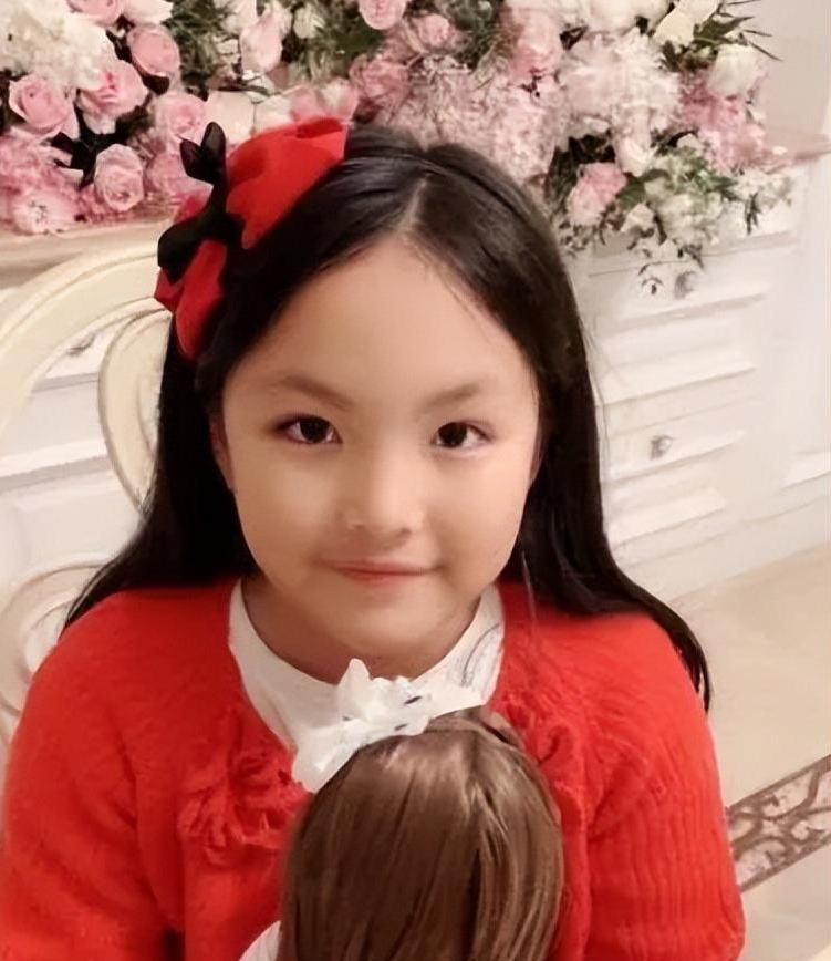 近日,刘德华的女儿照片意外流出,引发了娱乐圈的一波小震动.