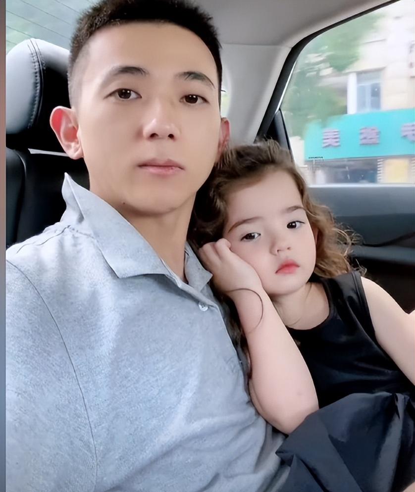 爸爸是中国人我就是中国人,百万粉丝黄允知,最大底气是爸爸的爱