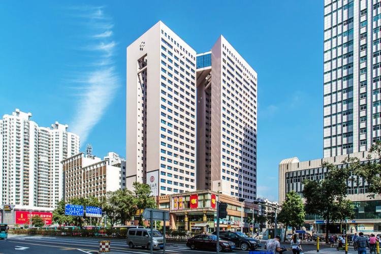 深圳福建大厦,福田中心区地标!交通便利,设施完善.