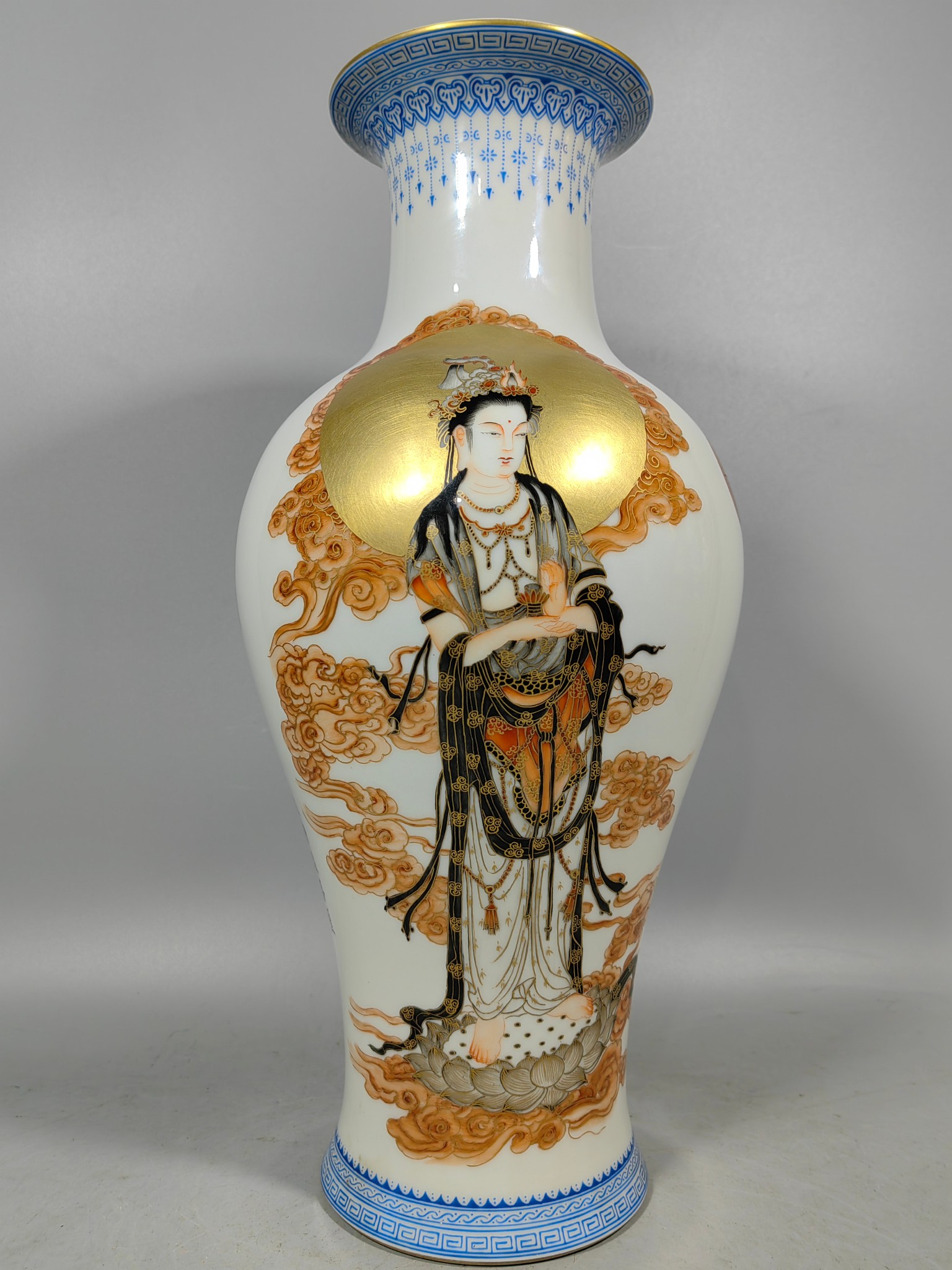 清乾隆粉彩描金上下翠边观音瓶