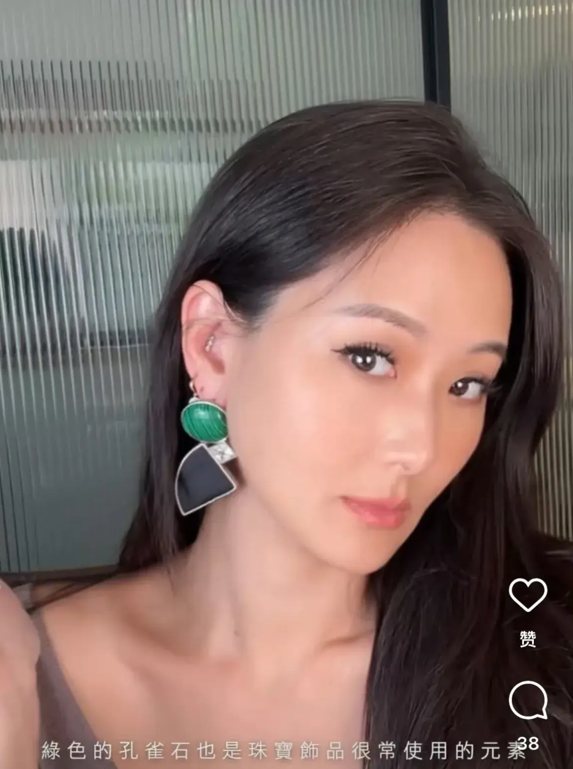 孙芸芸和女儿廖思惟登台版vogue杂志封面,分不清哪个是妈!