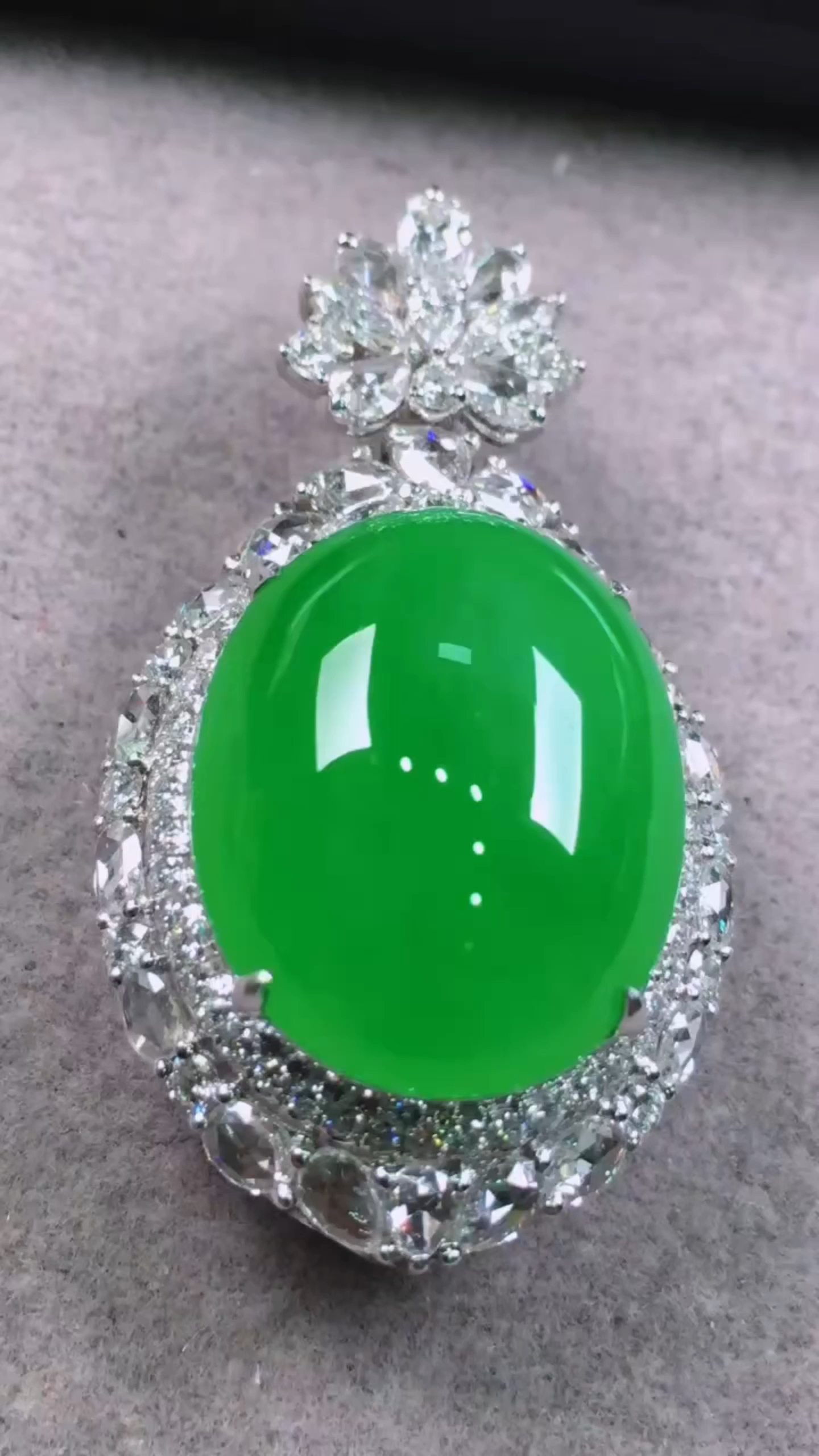 缅甸翡翠a货鸽子蛋