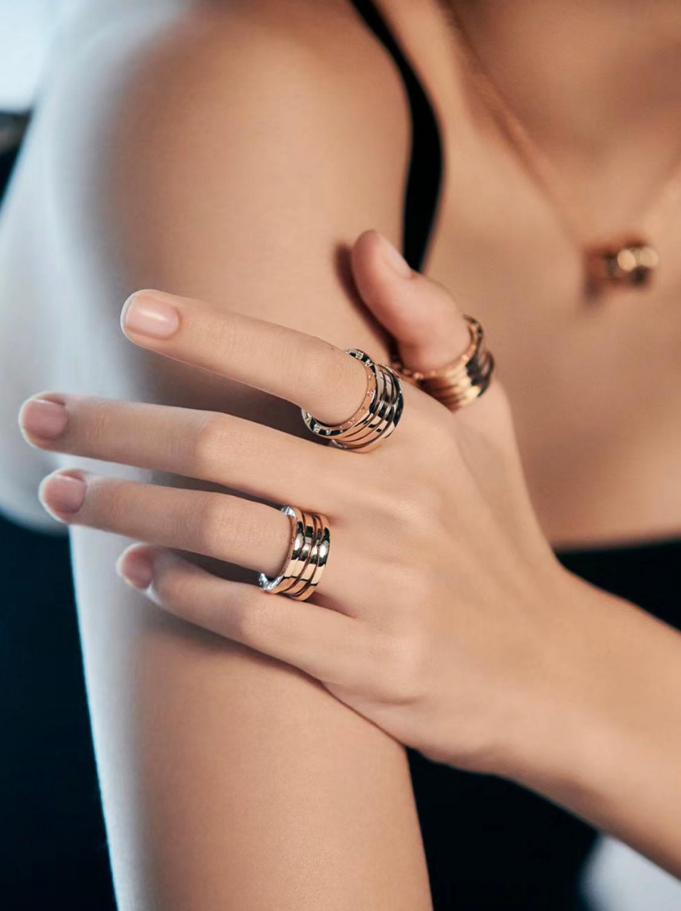 lisa的手好男性化