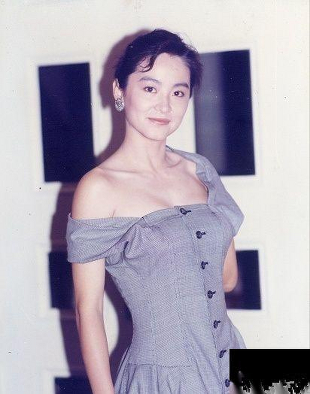 林青霞落肩照片,风韵犹存