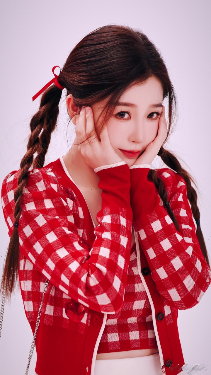 虞书欣红色单肩吊带裙写真