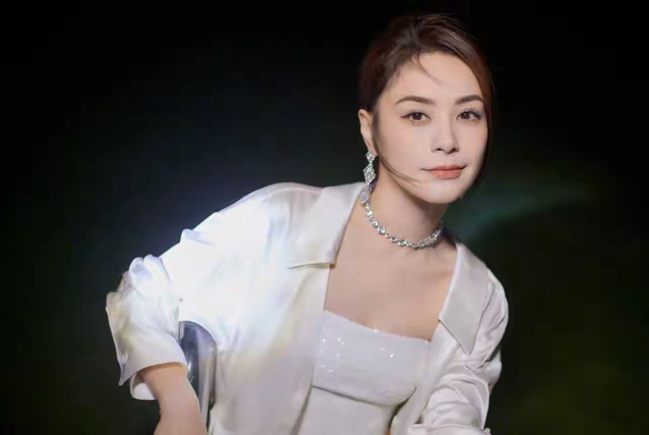 女星钟欣潼,美艳绝伦的女人!
