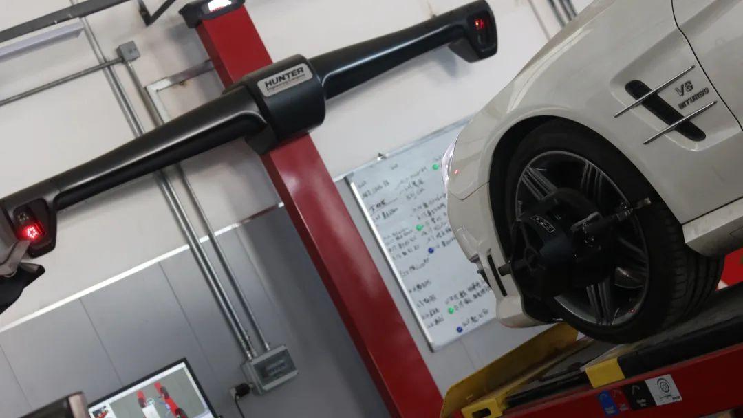 大哥花60万买了辆当年售价300万的奔驰sl63,含泪进厂翻修才好开