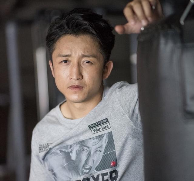 回顾邹市明:从奥运冠军到职业拳坛的辉煌与转折