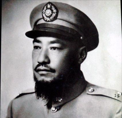 他曾活埋上千红军,卷走几十箱财宝远逃国外,如今故居却被人称颂