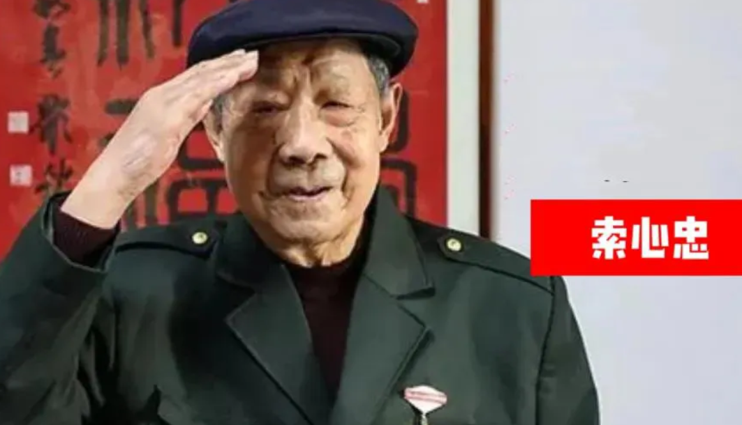 1937年,他参与了八路军115师344旅的抗日战斗,包括著名的平型关战役