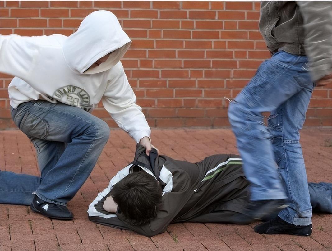 曾发生过多起学生群架事件的桂林高级技工学校,就因此遭到了严厉处罚