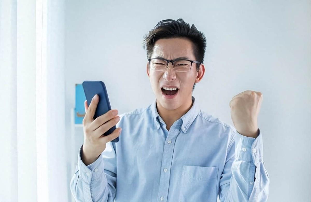 老大怨父母偏心,两套房和24万都给妹妹,母亲:女儿给我们养老