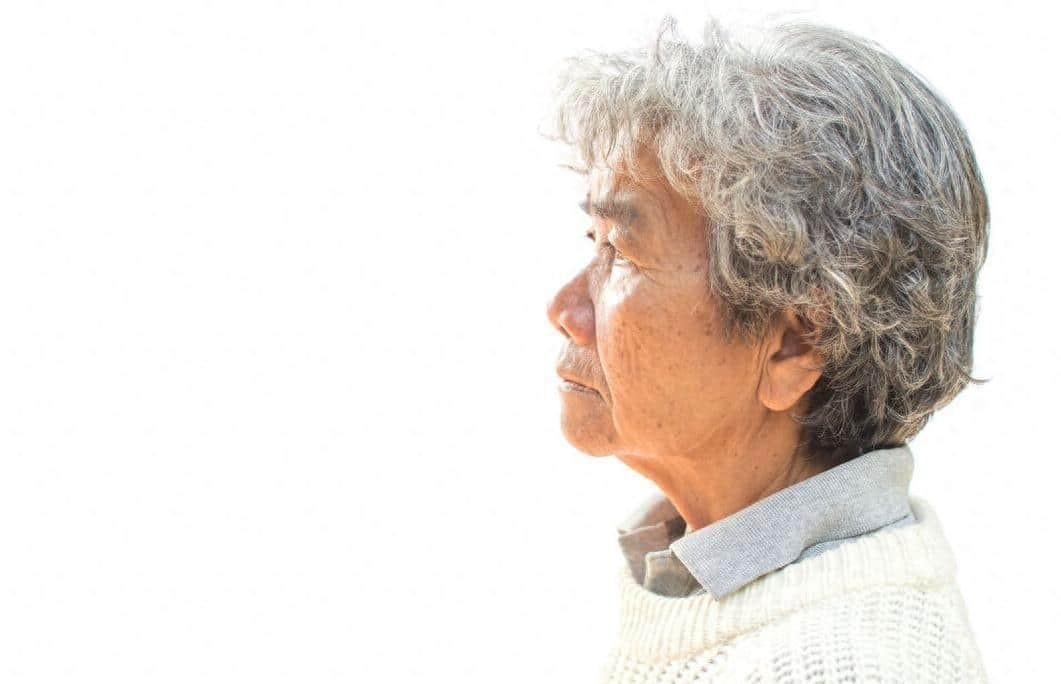 陪婆婆逛街,竟撞见丈夫和其他女人牵手逛街,婆婆:别怕让我来