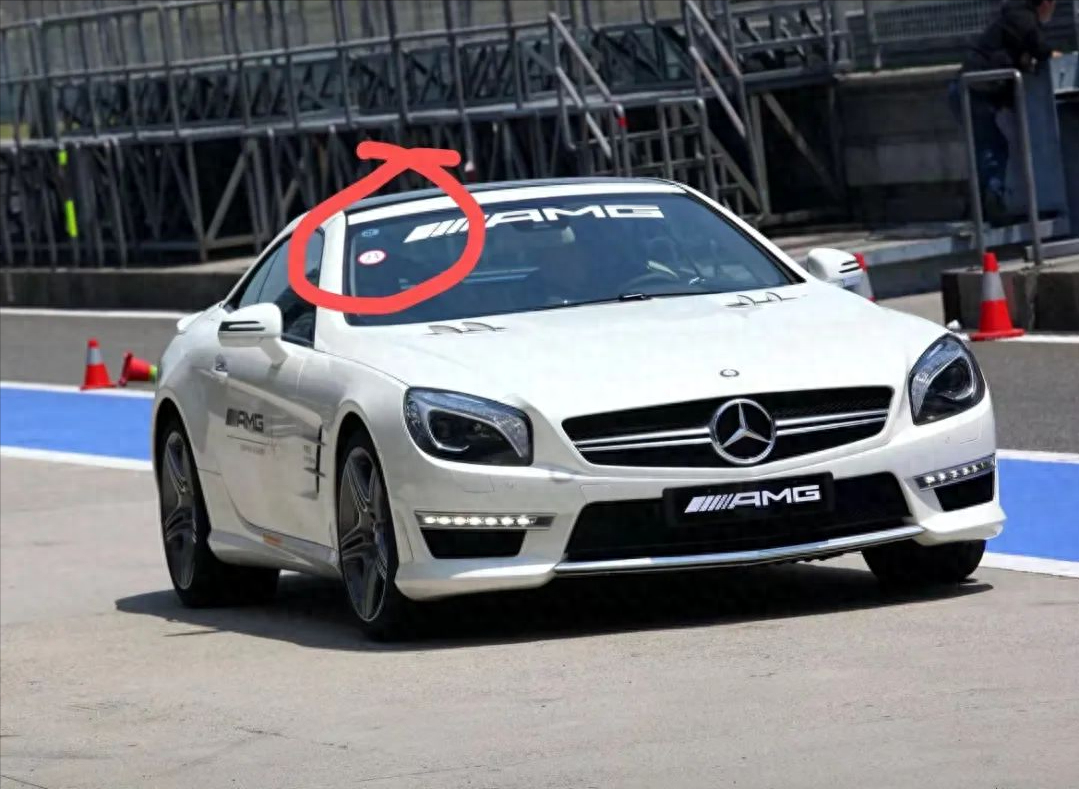 大哥花60万买了辆当年售价300万的奔驰sl63,含泪进厂翻修才好开