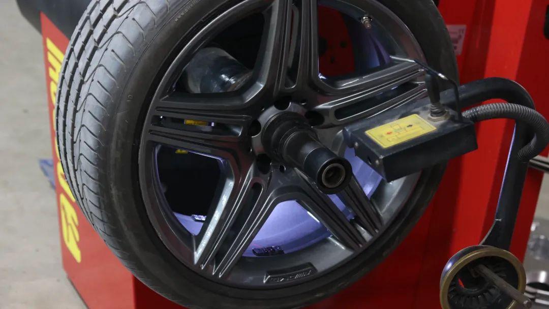 大哥花60万买了辆当年售价300万的奔驰sl63,含泪进厂翻修才好开