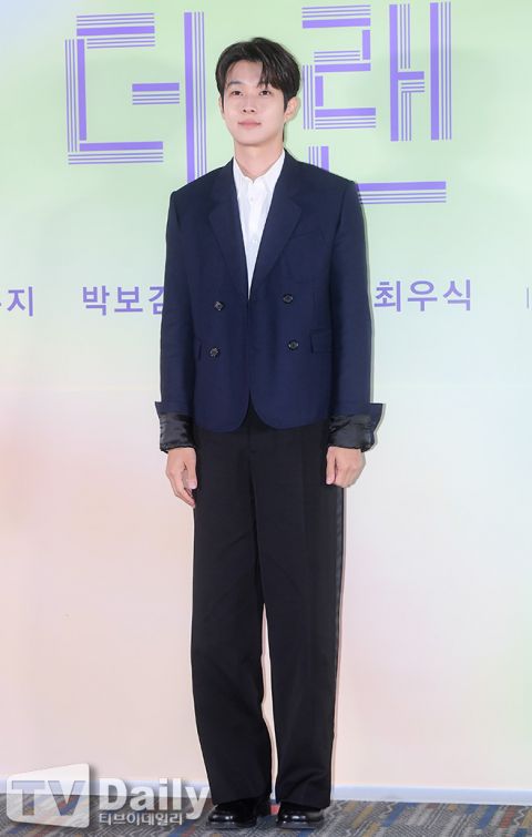 「多图」颜值太高!《梦境wonderland》试映会朴宝剑秀智对视超甜