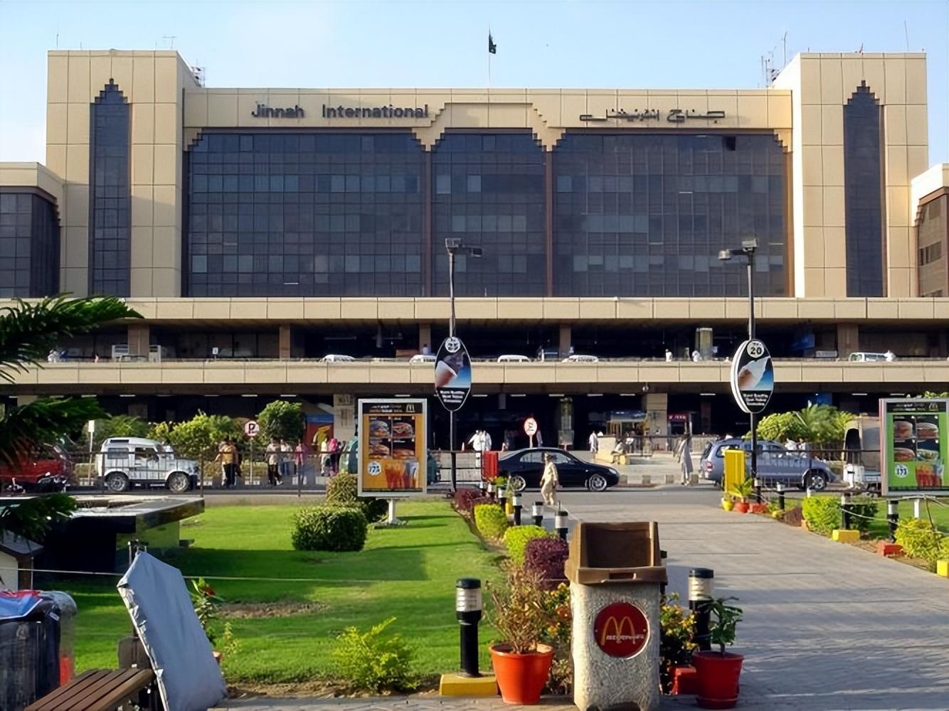 7,真纳国际机场是巴基斯坦最大的机场,于1929年通航,距离卡拉奇市区约