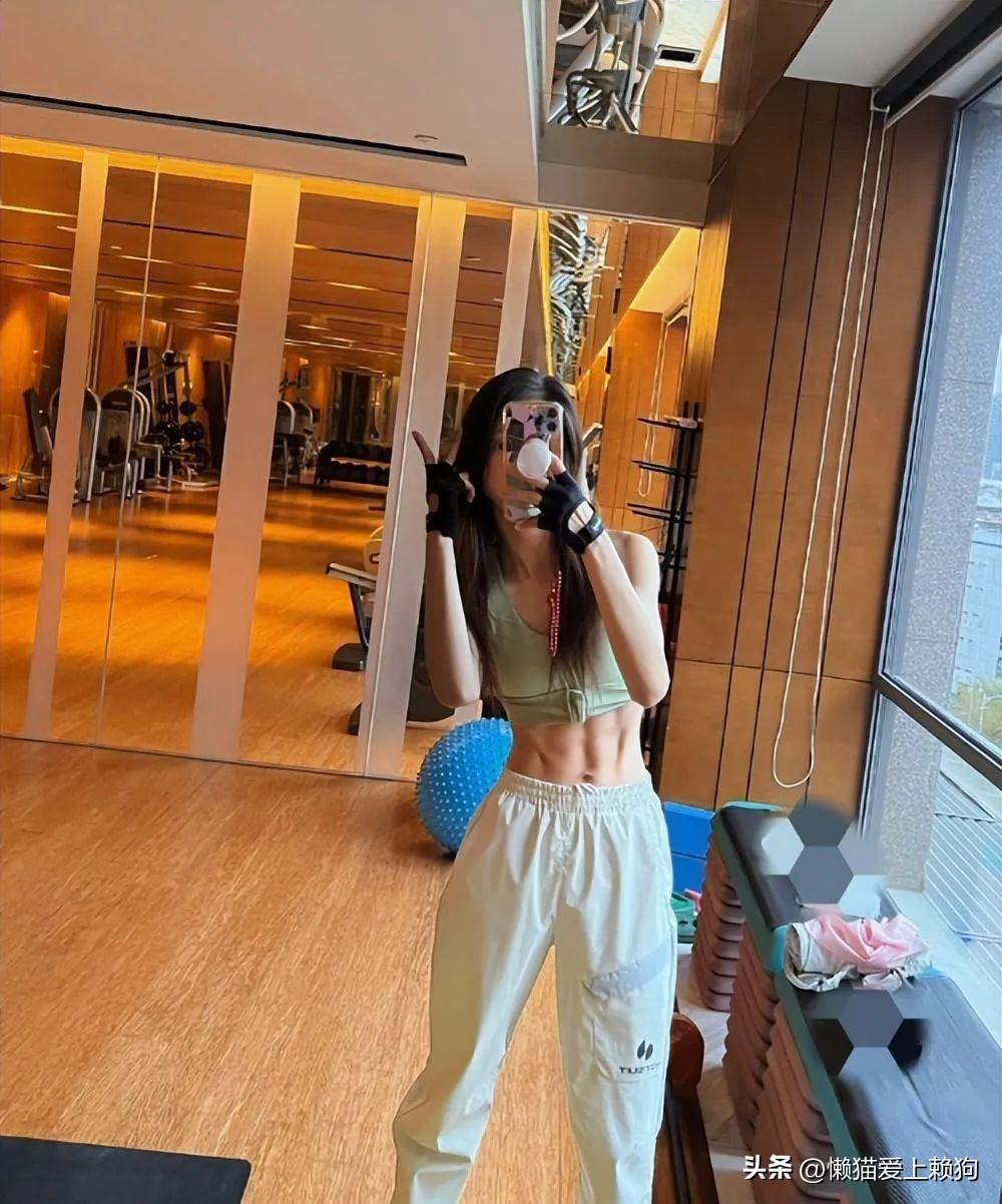 170cm的女汉子-金晨,为何被网友们称为"腹肌狂魔"的?
