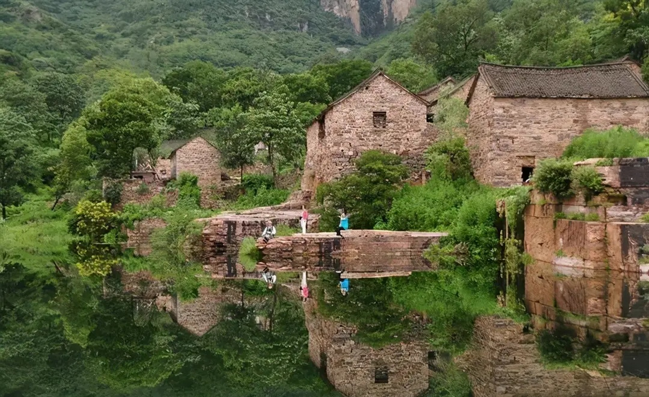 周末去哪儿玩# 周末,和朋友再次探访了河南省辉县市南寨镇的上腊江 