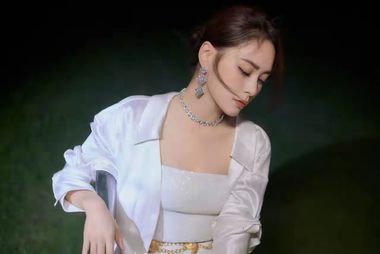 女星钟欣潼,美艳绝伦的女人!