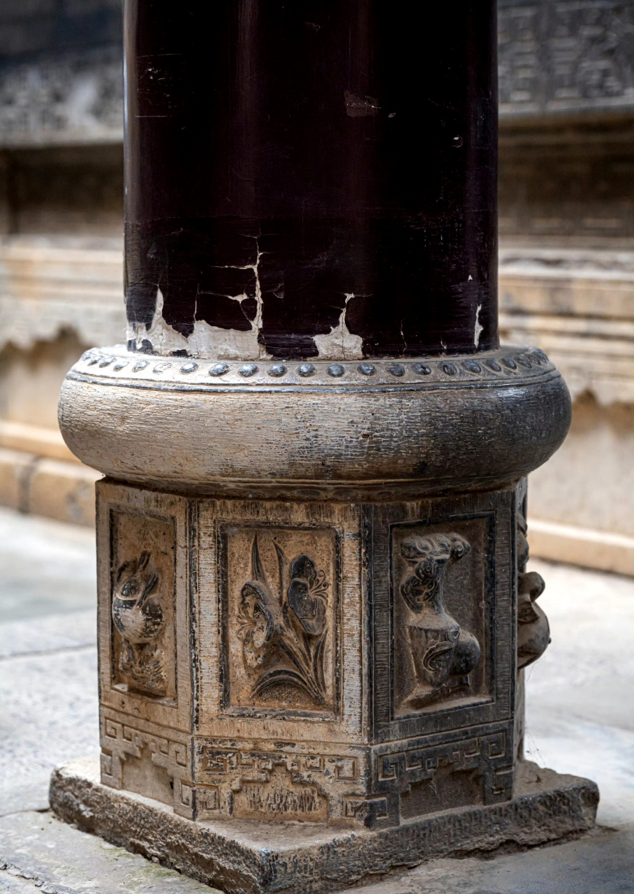 陕西周家大院的清代柱础,根据使用地点采用了不同的造型,或塔状,或墩