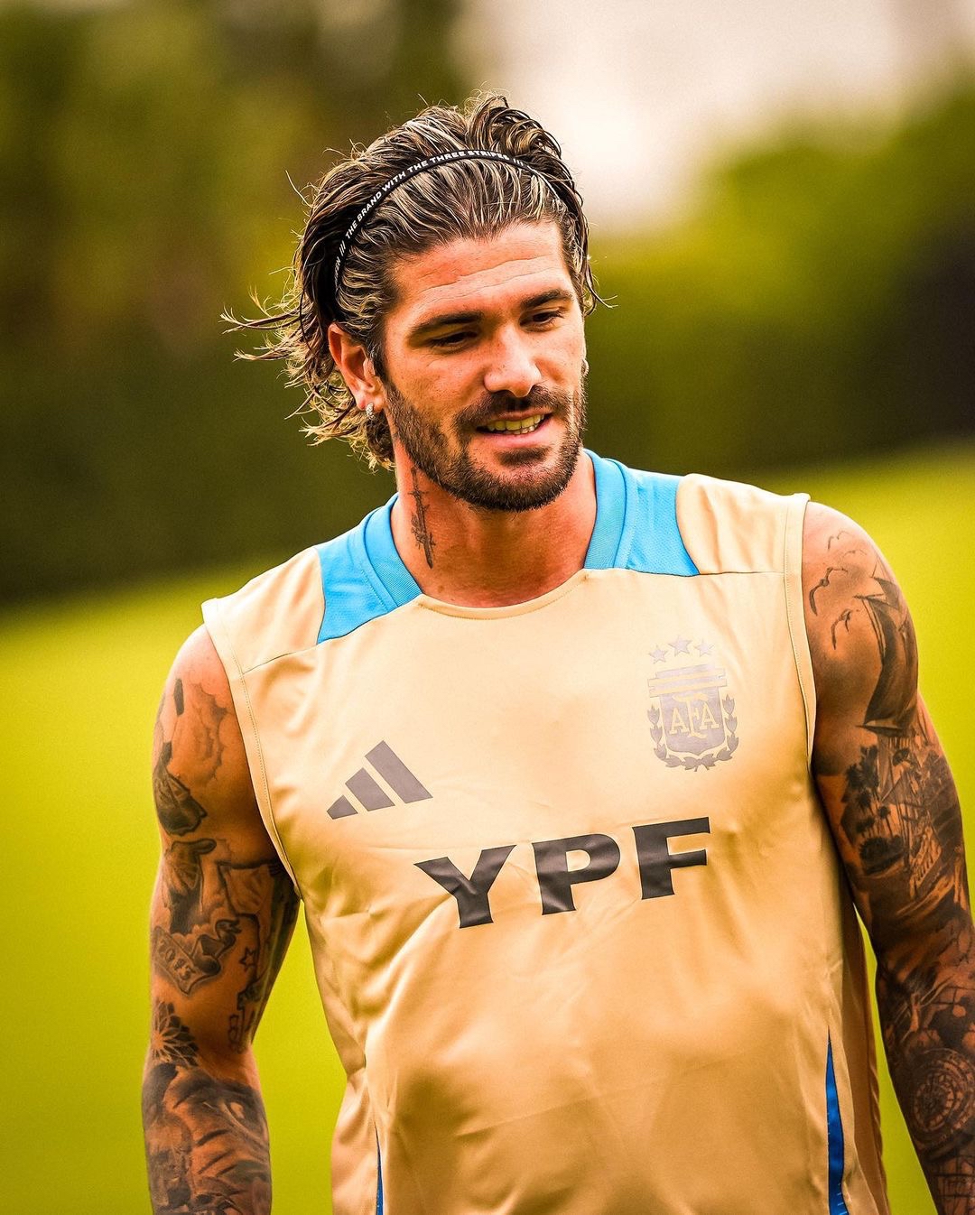 梅西贴身保镖德保罗返回阿根廷国家队训练,期待梅西早日回归#动态连更