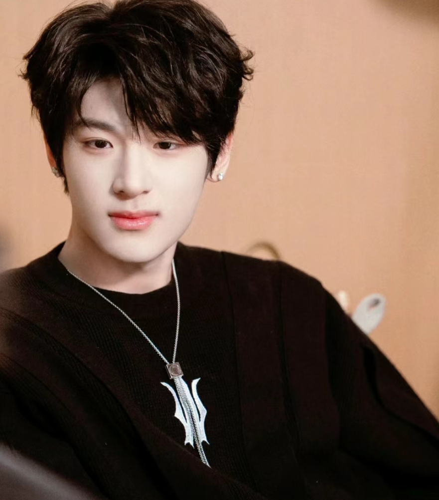 张峻豪这才多大啊?不过也得为自己的错误买单!