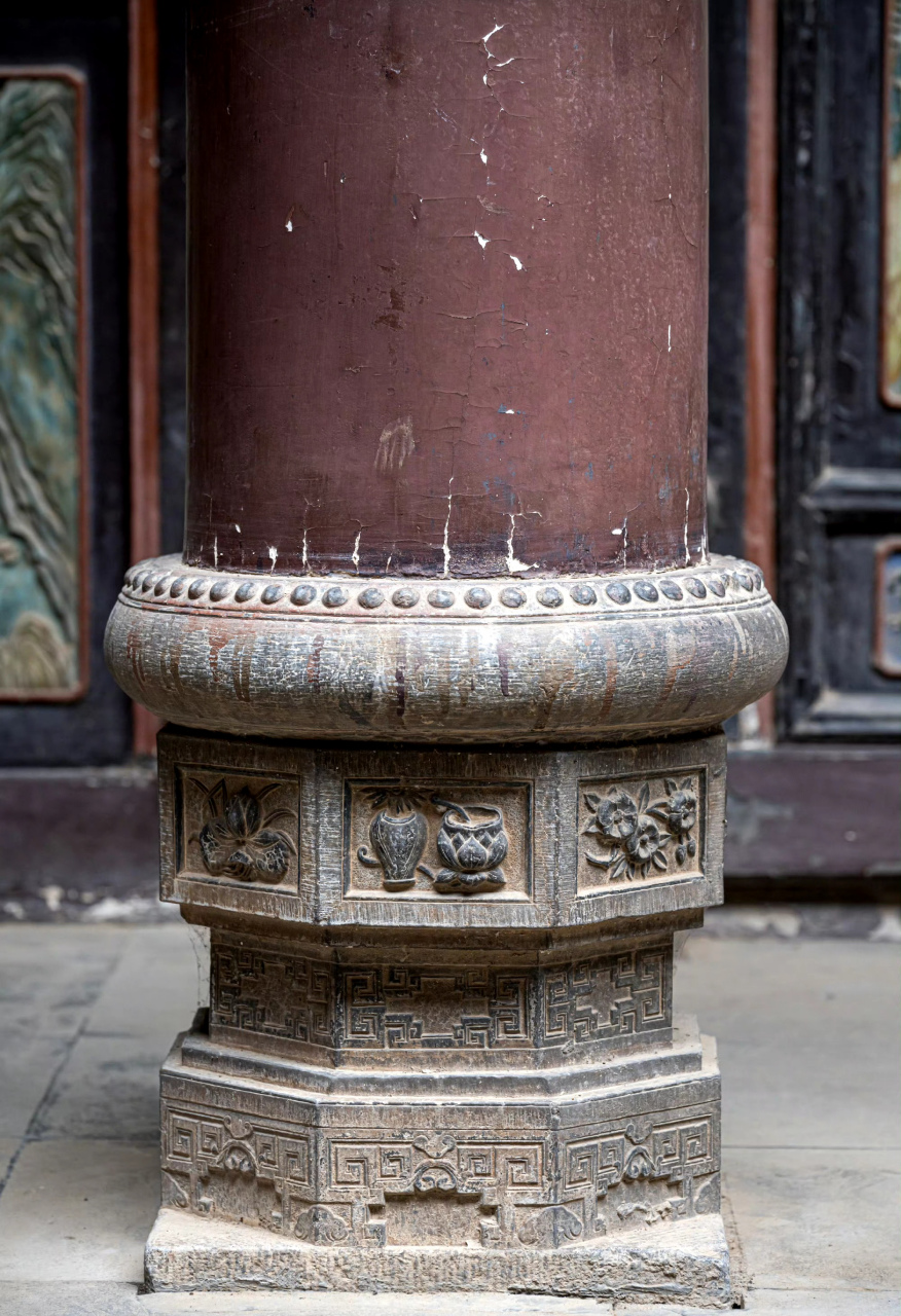 陕西周家大院的清代柱础,根据使用地点采用了不同的造型,或塔状,或墩