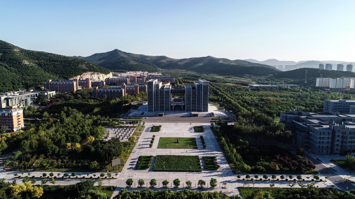 "山东一位网友说,自己本科是师范院校毕业,其中一个大学室友考研成功