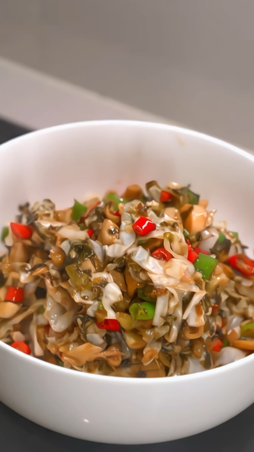 简简单单的一道酸菜小笋炒包菜丝就能干掉好几碗米饭#下饭菜