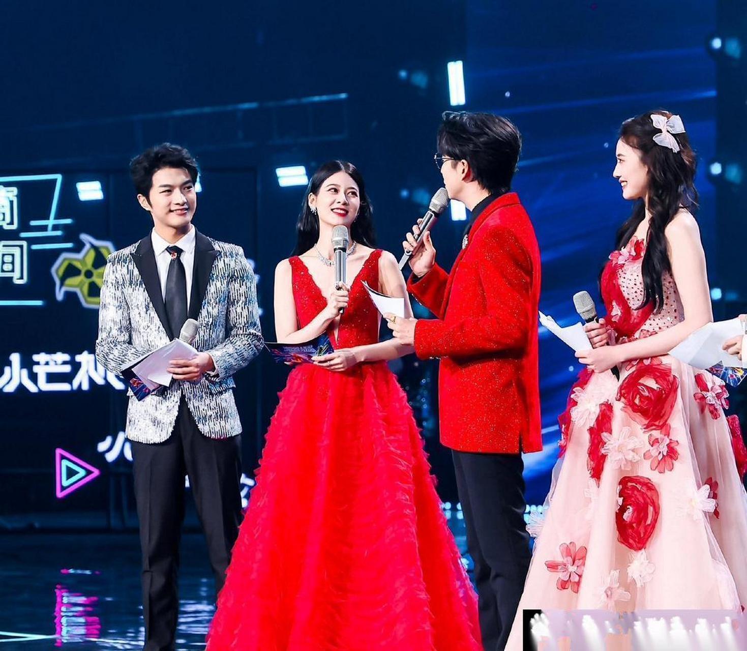 齐思钧赵昭仪芒果年会主持人,感觉赵昭仪和湖南卫视深捆绑了