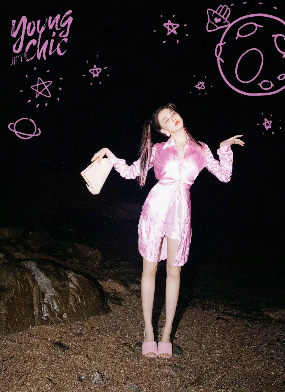 徐璐双马尾甜酷风造型