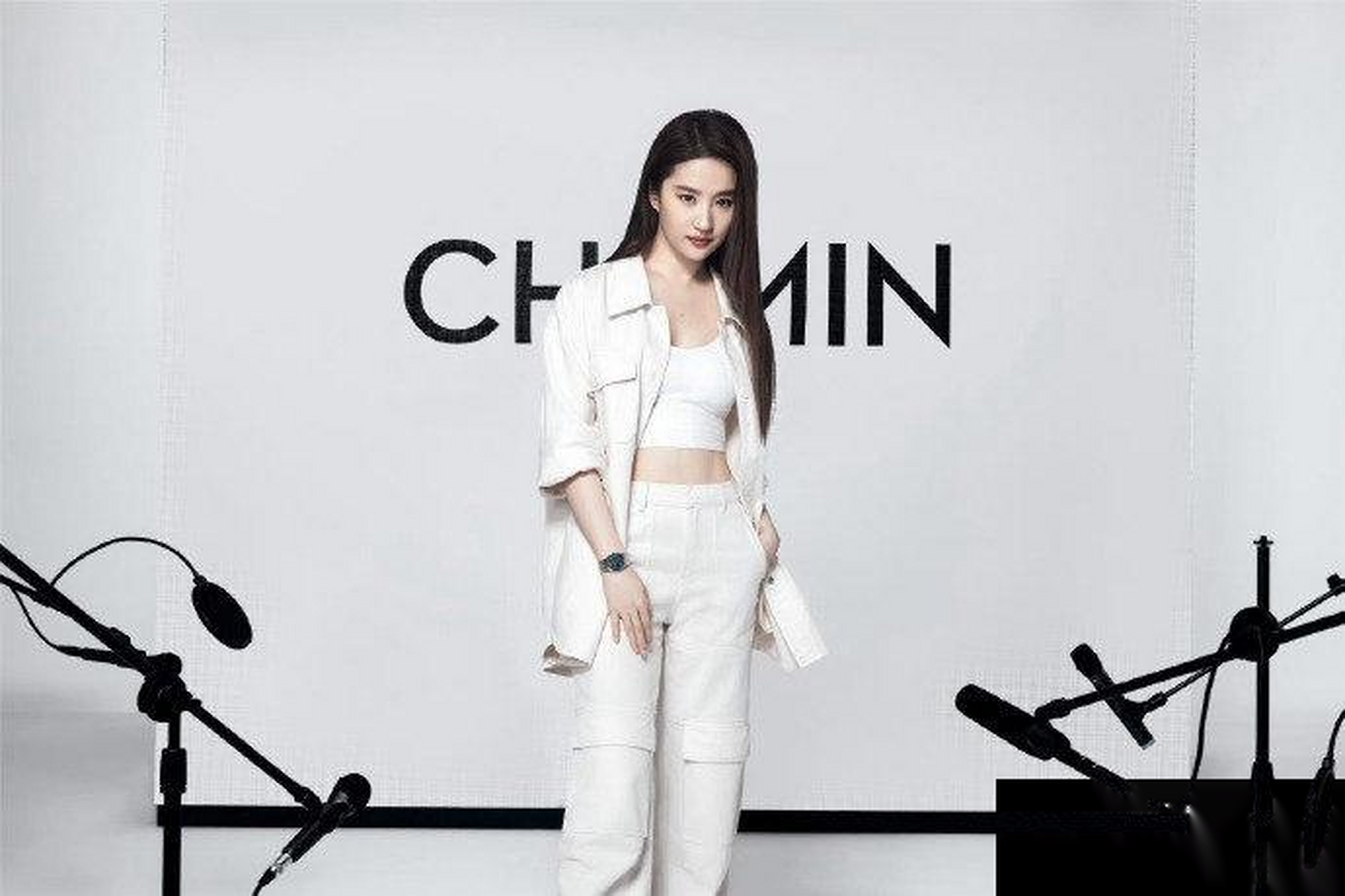 刘亦菲这马甲线是第一次见吧!