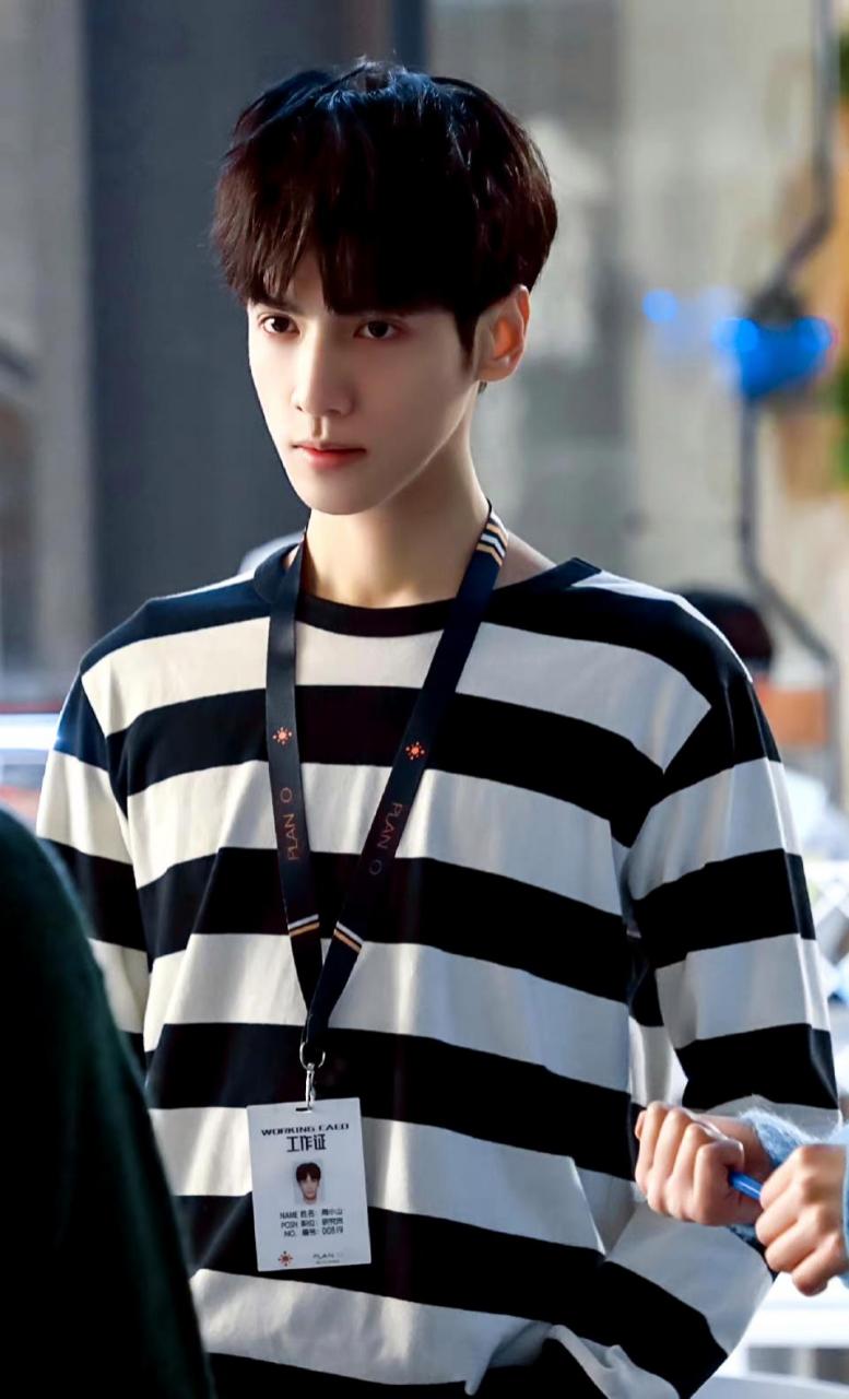 罗云熙早期顺毛刘海造型