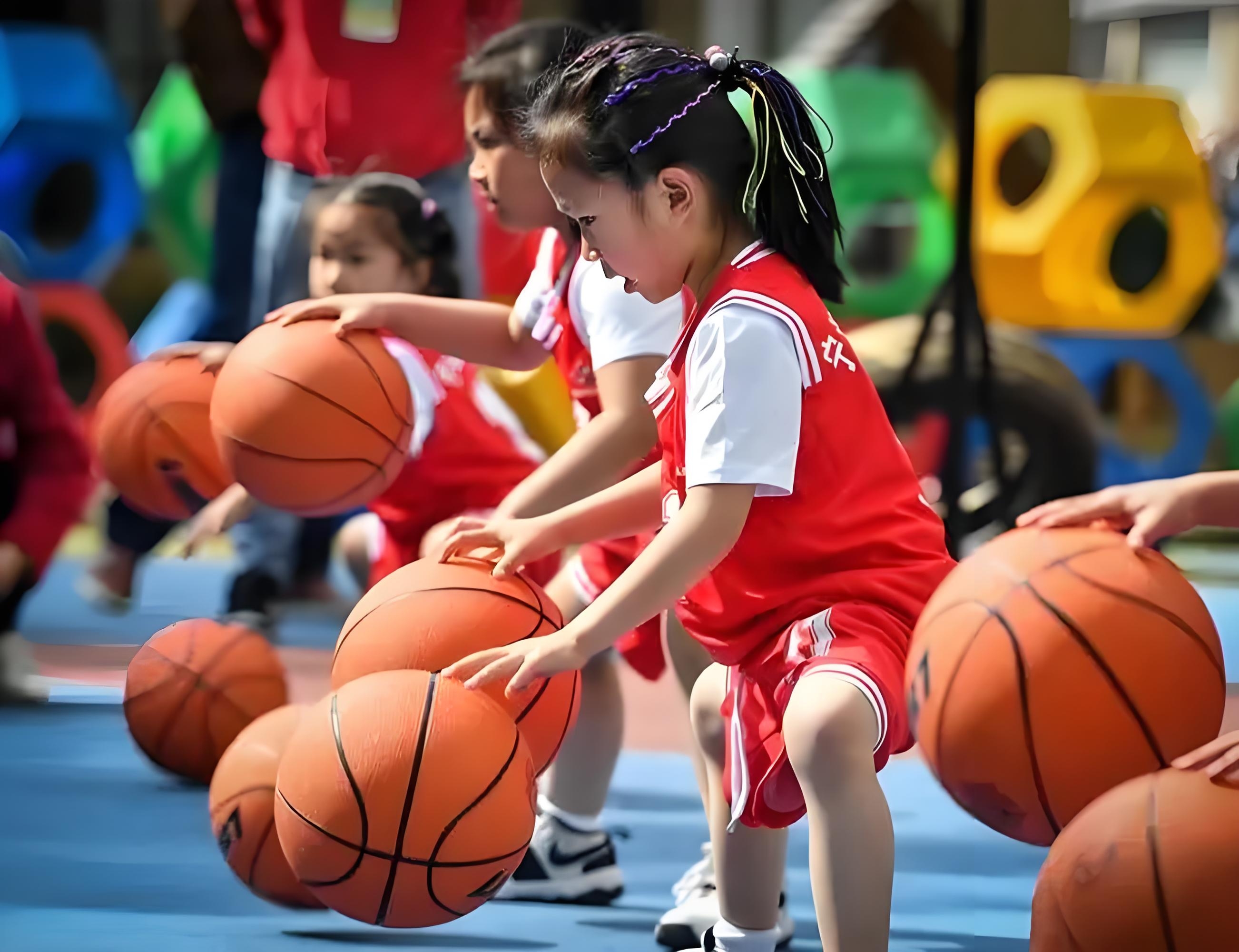 篮球,这项看似简单的运动,对于幼儿园的宝宝