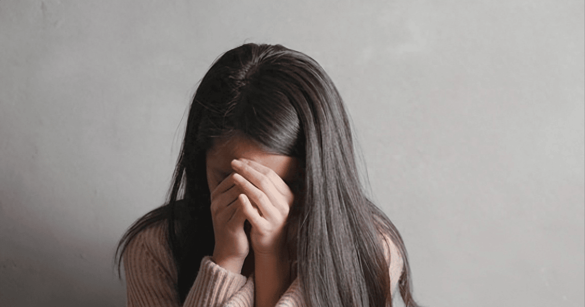 小明却不想听下去,愤怒地挂断了电话.