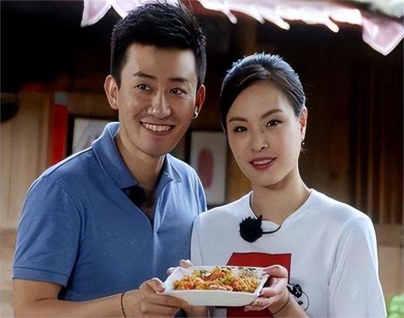 吴敏霞一家四口全家福!39岁身材超好气质出众,年收入已超千万