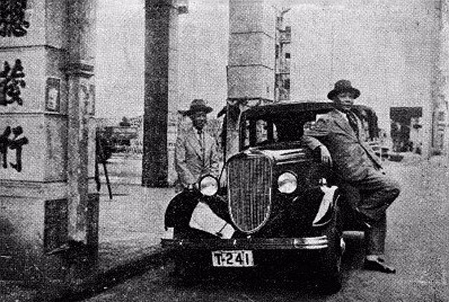 故事:抗战末期,一地主后代被日军胁迫开车,途中却遇奇异人群