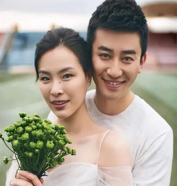 吴敏霞一家四口全家福!39岁身材超好气质出众,年收入已超千万