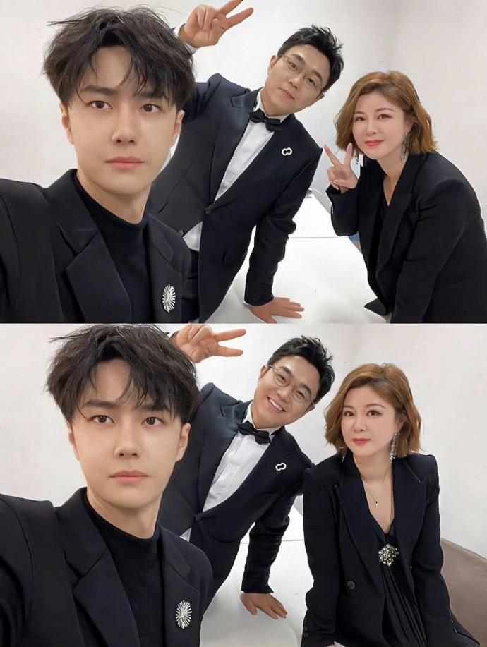 初中没读完,王一博就被杜华相中.年仅14岁的他,出国成为练习生.