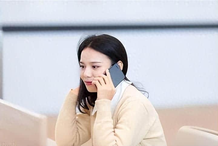 "你这话说得也对,可现在华刚不在场,咱们总不能真在这儿干等.