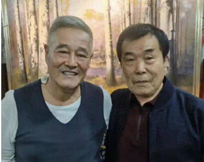 75岁老艺术家何庆魁,被亲儿子捅刀:他嫖不动了,每月1万够花