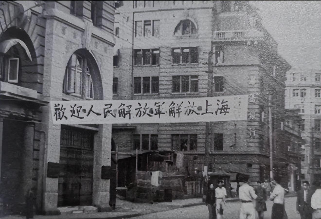 1949年上海解放,军管会查收敌财政局,局长竟叫嚣:把潘汉年找来