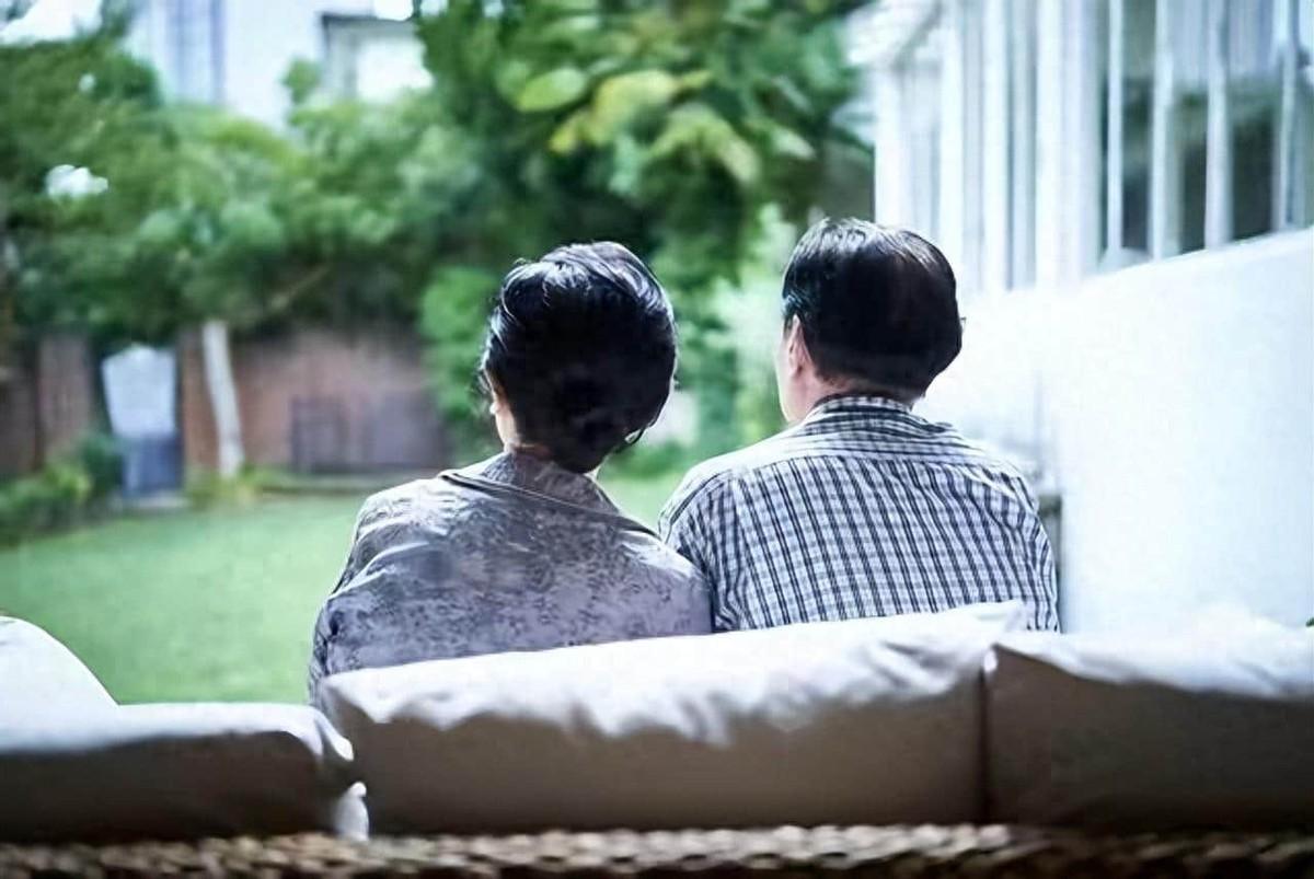 孟晓东想要问个究竟,但当他看到江莉的眼神,一切都变得无需言说.