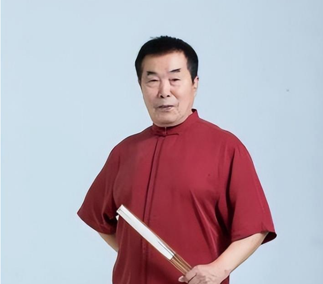 75岁老艺术家何庆魁,被亲儿子捅刀:他嫖不动了,每月1万够花