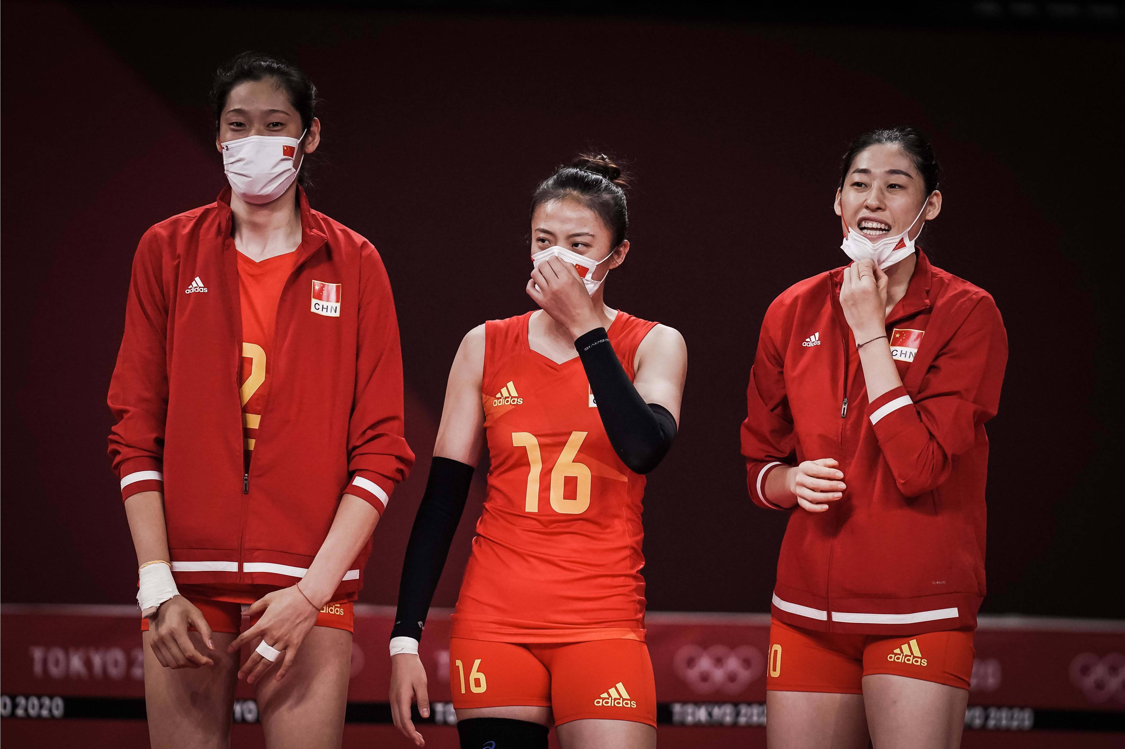 朱婷击碎女排内讧传闻!袁心玥失误送大礼 泰国担责绿牌抢镜