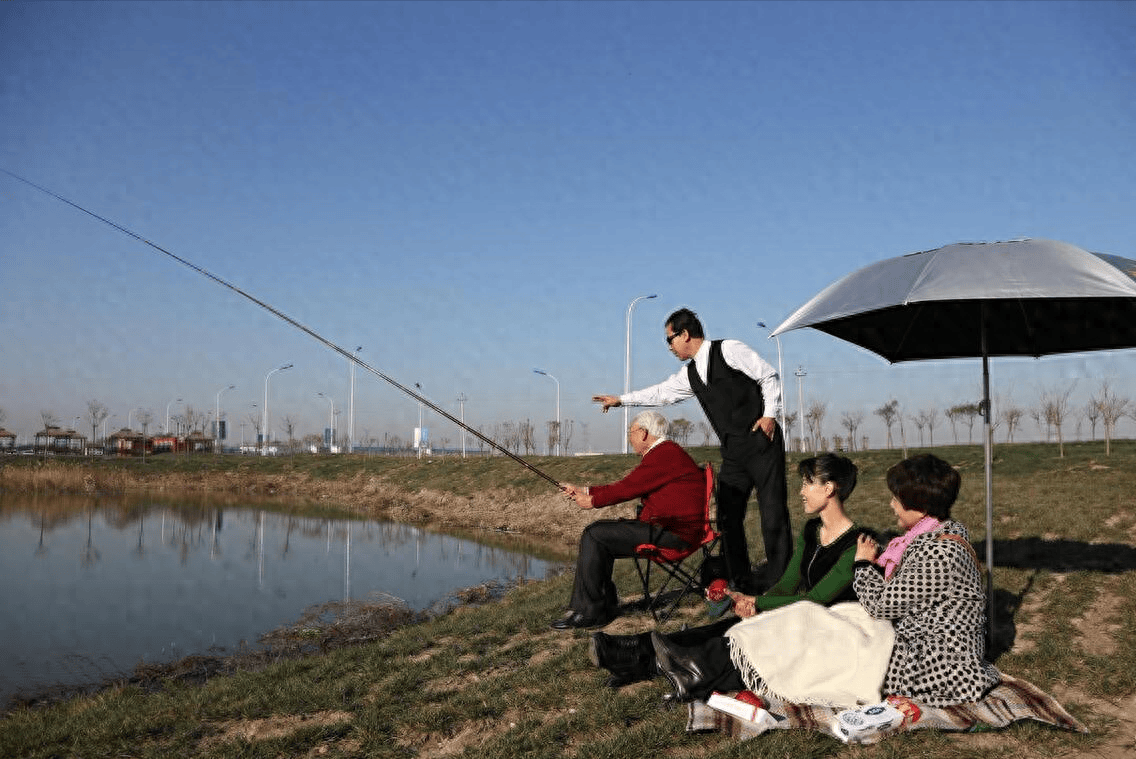 妻子多次暧昧,丈夫提出离婚,离婚后妻子住院丈夫拒绝照顾妻子