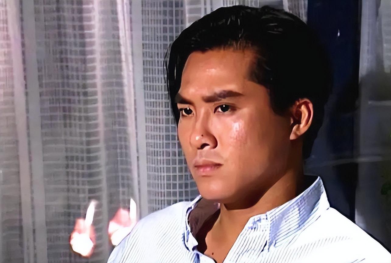 《大时代》丁蟹一家32年后现状,77岁郑少秋帅到老,四蟹变大叔!