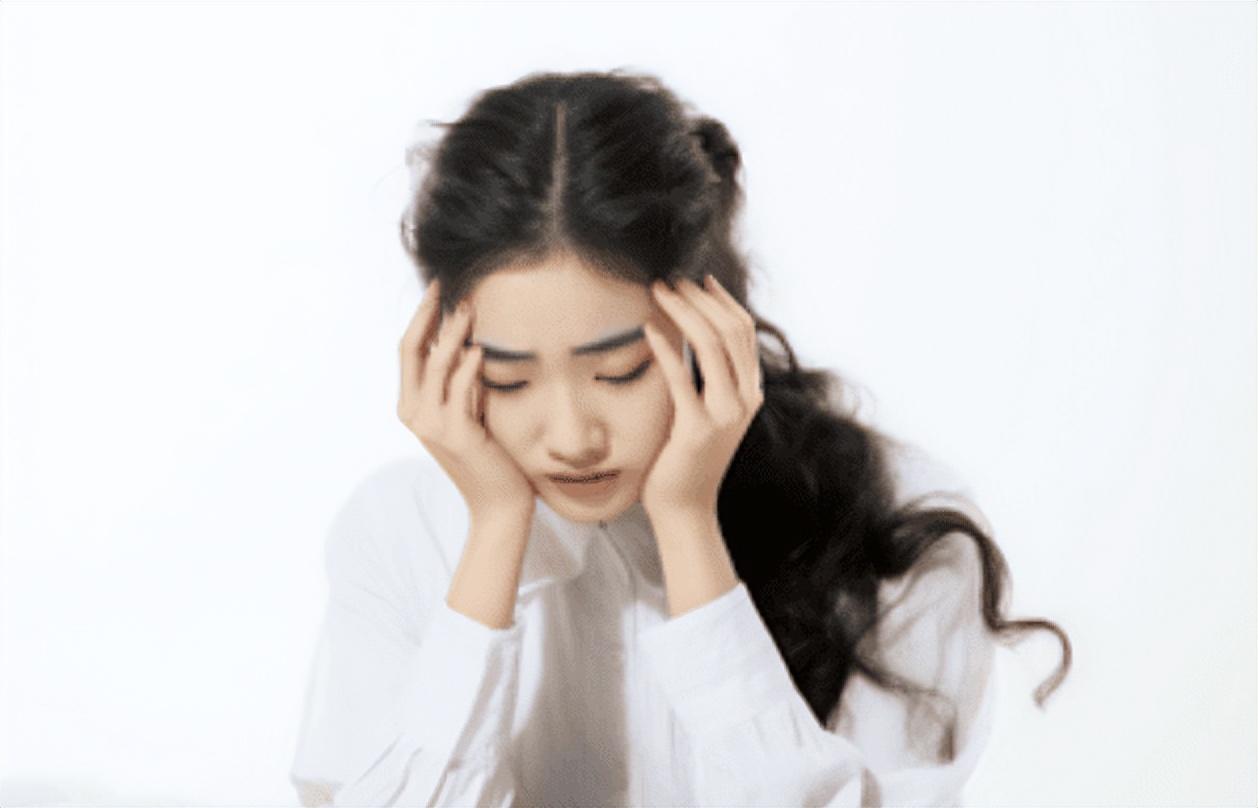 妻子多次暧昧,丈夫提出离婚,离婚后妻子住院丈夫拒绝照顾妻子